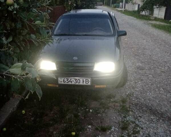 Зеленый Опель Вектра, объемом двигателя 1.6 л и пробегом 470 тыс. км за 1000 $, фото 1 на Automoto.ua