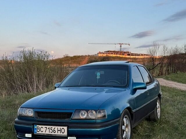 Зелений Опель Вектра, об'ємом двигуна 2 л та пробігом 213 тис. км за 1500 $, фото 1 на Automoto.ua