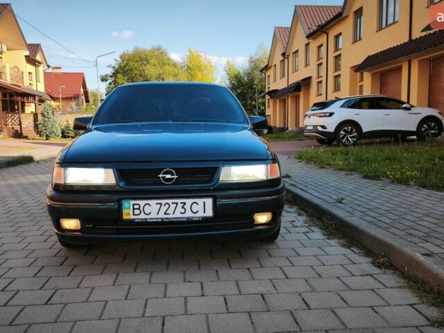 Зелений Опель Вектра, об'ємом двигуна 2 л та пробігом 376 тис. км за 1999 $, фото 1 на Automoto.ua