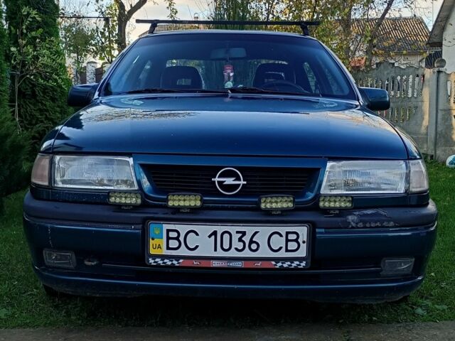 Зелений Опель Вектра, об'ємом двигуна 1.8 л та пробігом 300 тис. км за 1200 $, фото 1 на Automoto.ua