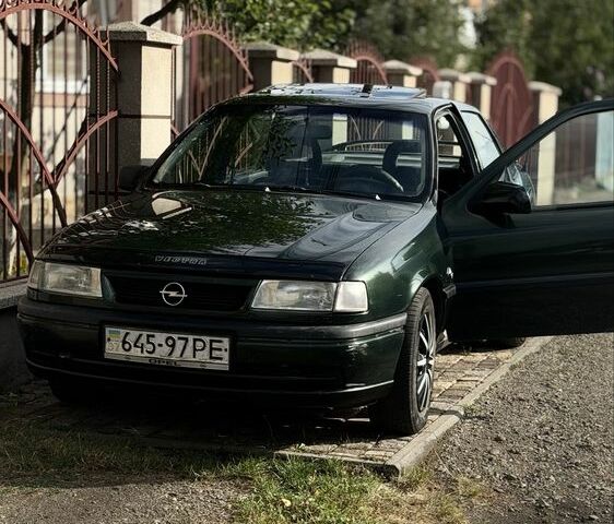 Зелений Опель Вектра, об'ємом двигуна 1.6 л та пробігом 280 тис. км за 1100 $, фото 1 на Automoto.ua
