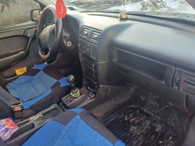 Зеленый Опель Вектра, объемом двигателя 1.6 л и пробегом 500 тыс. км за 1450 $, фото 1 на Automoto.ua