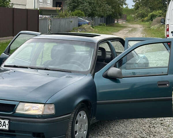 Зелений Опель Вектра, об'ємом двигуна 1.6 л та пробігом 300 тис. км за 1200 $, фото 1 на Automoto.ua