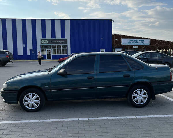 Зеленый Опель Вектра, объемом двигателя 2 л и пробегом 300 тыс. км за 1500 $, фото 1 на Automoto.ua