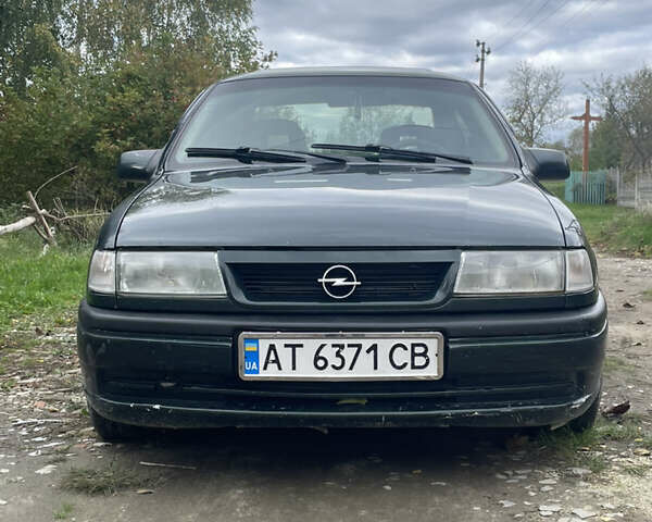 Зелений Опель Вектра, об'ємом двигуна 1.6 л та пробігом 380 тис. км за 1000 $, фото 1 на Automoto.ua