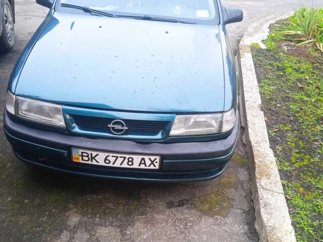 Зеленый Опель Вектра, объемом двигателя 1.6 л и пробегом 340 тыс. км за 999 $, фото 1 на Automoto.ua