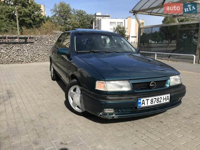 Зеленый Опель Вектра, объемом двигателя 2 л и пробегом 316 тыс. км за 1400 $, фото 1 на Automoto.ua
