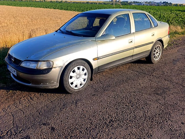 Зеленый Опель Вектра, объемом двигателя 2 л и пробегом 334 тыс. км за 1700 $, фото 1 на Automoto.ua