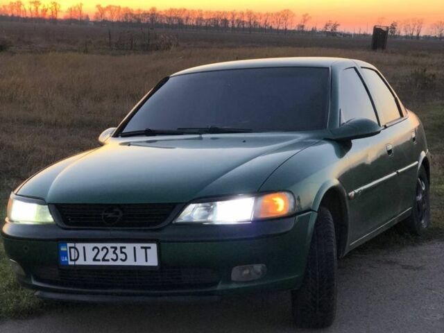 Зелений Опель Вектра, об'ємом двигуна 1.6 л та пробігом 389 тис. км за 2400 $, фото 1 на Automoto.ua