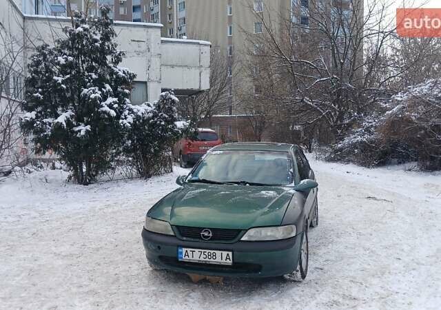 Зеленый Опель Вектра, объемом двигателя 1.6 л и пробегом 400 тыс. км за 1700 $, фото 1 на Automoto.ua