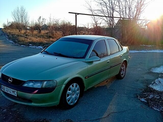 Зелений Опель Вектра, об'ємом двигуна 2 л та пробігом 341 тис. км за 1870 $, фото 1 на Automoto.ua