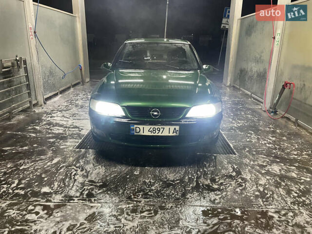 Зеленый Опель Вектра, объемом двигателя 1.8 л и пробегом 280 тыс. км за 2500 $, фото 1 на Automoto.ua
