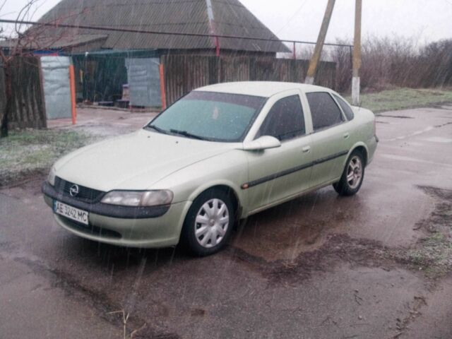 Зеленый Опель Вектра, объемом двигателя 2 л и пробегом 3 тыс. км за 2091 $, фото 1 на Automoto.ua