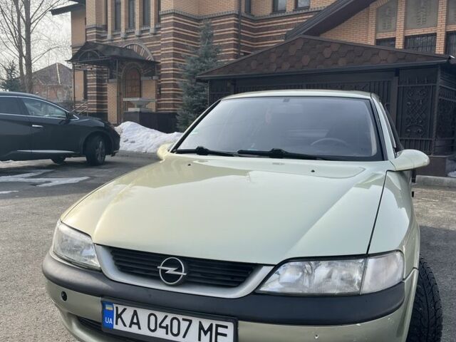Зеленый Опель Вектра, объемом двигателя 1.6 л и пробегом 350 тыс. км за 2300 $, фото 1 на Automoto.ua
