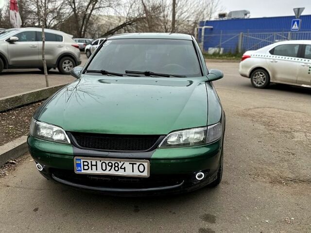 Зеленый Опель Вектра, объемом двигателя 2.5 л и пробегом 350 тыс. км за 2599 $, фото 1 на Automoto.ua