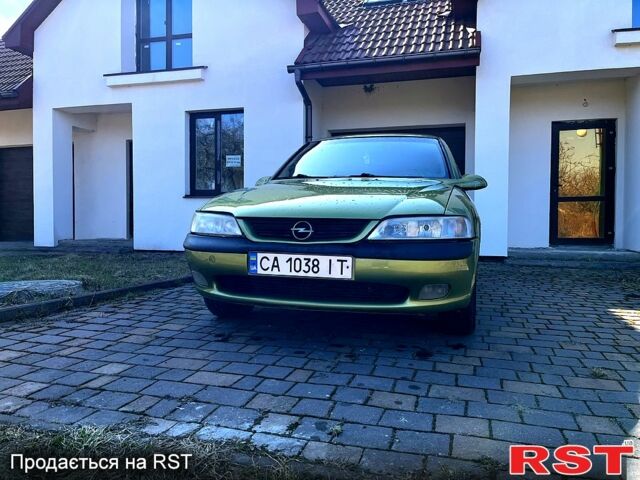 Зеленый Опель Вектра, объемом двигателя 1.8 л и пробегом 300 тыс. км за 3000 $, фото 1 на Automoto.ua