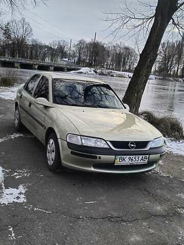 Зелений Опель Вектра, об'ємом двигуна 1.6 л та пробігом 196 тис. км за 2500 $, фото 1 на Automoto.ua