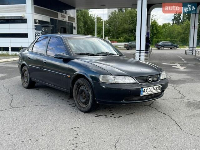 Зеленый Опель Вектра, объемом двигателя 1.6 л и пробегом 250 тыс. км за 900 $, фото 1 на Automoto.ua