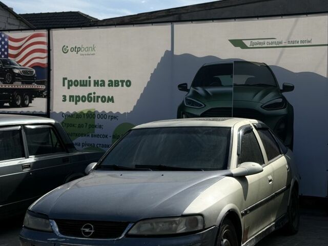 Зеленый Опель Вектра, объемом двигателя 1.8 л и пробегом 300 тыс. км за 1305 $, фото 1 на Automoto.ua