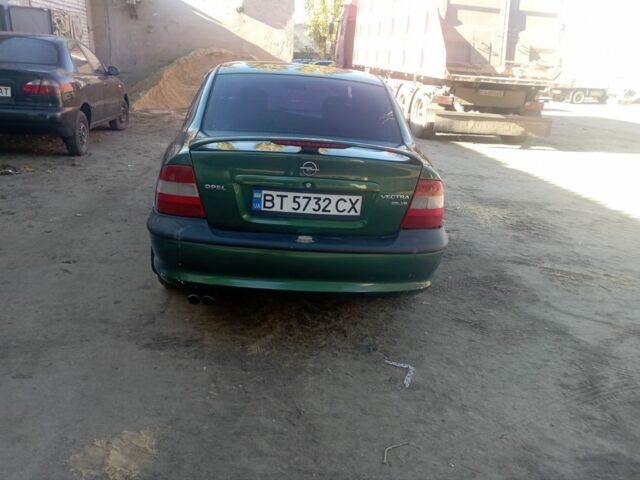 Зеленый Опель Вектра, объемом двигателя 2.5 л и пробегом 223 тыс. км за 2500 $, фото 1 на Automoto.ua