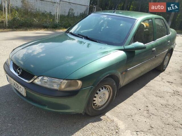 Зелений Опель Вектра, об'ємом двигуна 1.6 л та пробігом 256 тис. км за 2450 $, фото 1 на Automoto.ua