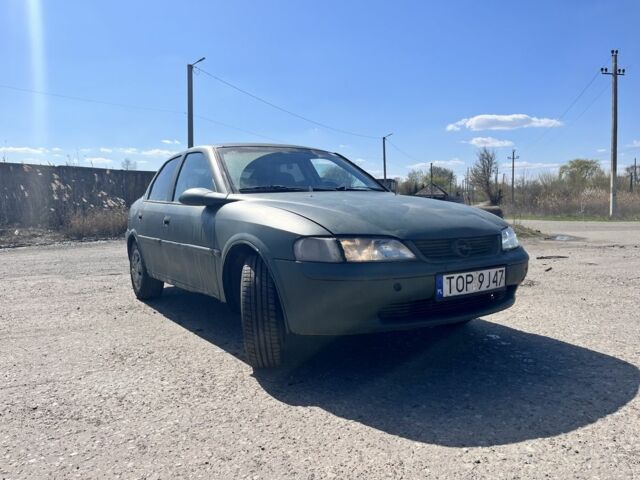 Зеленый Опель Вектра, объемом двигателя 1.6 л и пробегом 340 тыс. км за 600 $, фото 1 на Automoto.ua