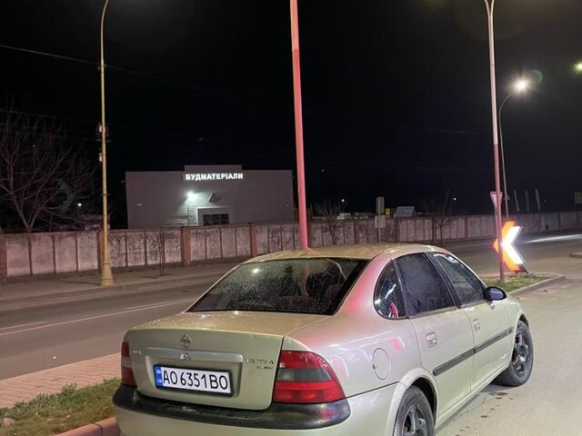 Зеленый Опель Вектра, объемом двигателя 1.8 л и пробегом 300 тыс. км за 1500 $, фото 1 на Automoto.ua