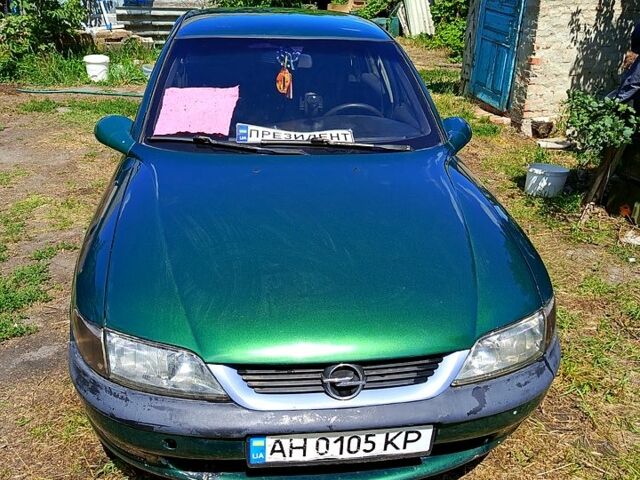 Зеленый Опель Вектра, объемом двигателя 1.8 л и пробегом 380 тыс. км за 2300 $, фото 1 на Automoto.ua