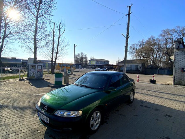 Зеленый Опель Вектра, объемом двигателя 1.6 л и пробегом 380 тыс. км за 2800 $, фото 1 на Automoto.ua