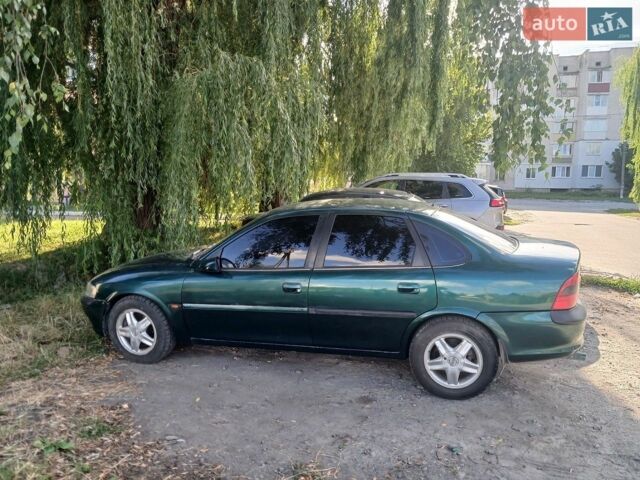 Зелений Опель Вектра, об'ємом двигуна 2.5 л та пробігом 300 тис. км за 2200 $, фото 1 на Automoto.ua