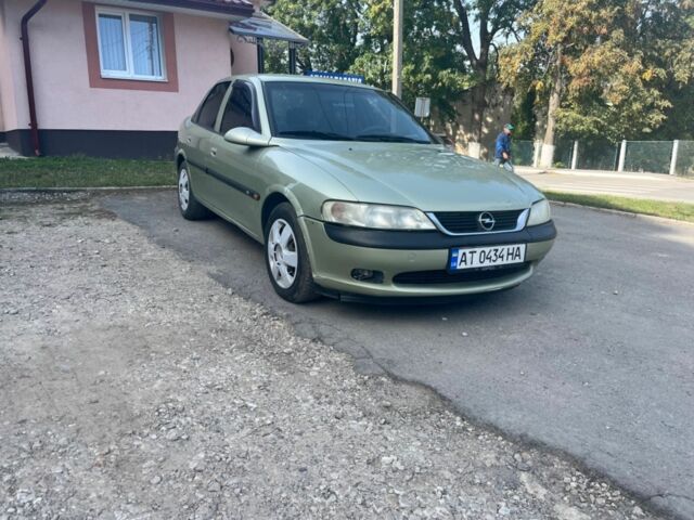 Зелений Опель Вектра, об'ємом двигуна 2 л та пробігом 298 тис. км за 2208 $, фото 1 на Automoto.ua