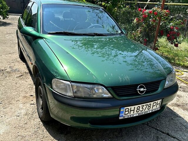 Зеленый Опель Вектра, объемом двигателя 1.8 л и пробегом 468 тыс. км за 2450 $, фото 1 на Automoto.ua