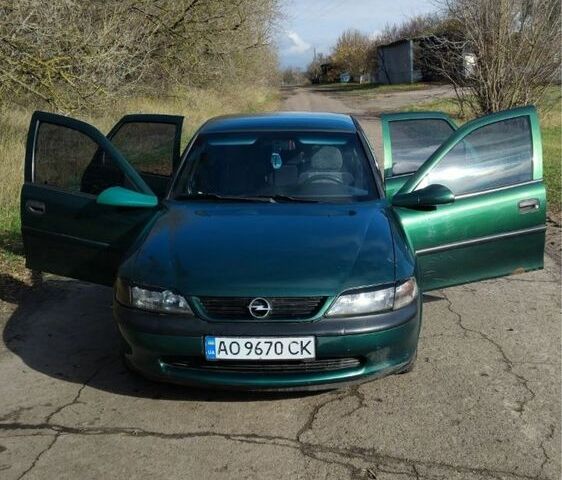 Зеленый Опель Вектра, объемом двигателя 1.6 л и пробегом 212 тыс. км за 2000 $, фото 1 на Automoto.ua
