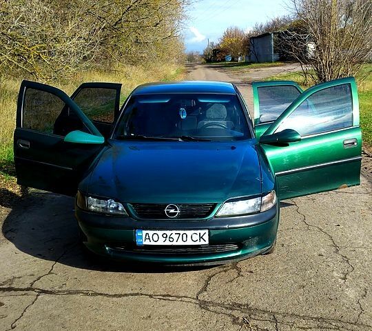 Зелений Опель Вектра, об'ємом двигуна 1.6 л та пробігом 0 тис. км за 2100 $, фото 1 на Automoto.ua