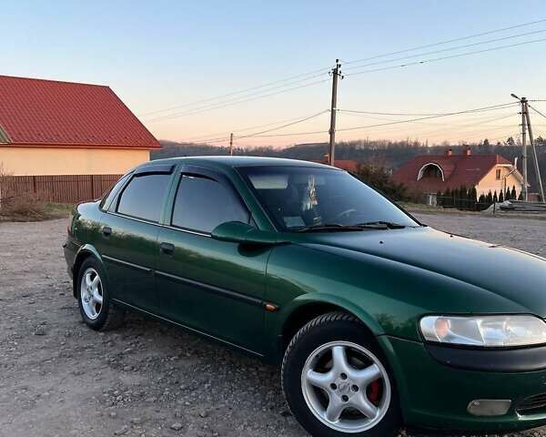 Зеленый Опель Вектра, объемом двигателя 1.8 л и пробегом 340 тыс. км за 2700 $, фото 1 на Automoto.ua