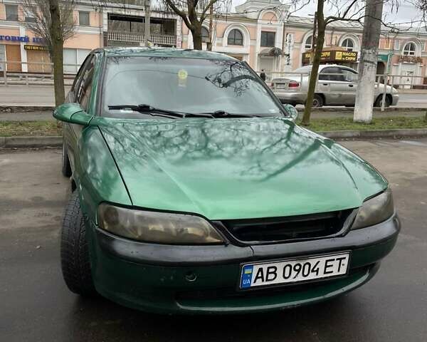 Зелений Опель Вектра, об'ємом двигуна 2 л та пробігом 331 тис. км за 2000 $, фото 1 на Automoto.ua