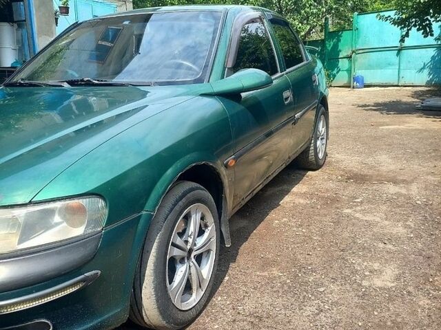 Зелений Опель Вектра, об'ємом двигуна 2 л та пробігом 258 тис. км за 1800 $, фото 1 на Automoto.ua