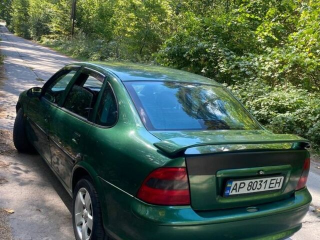Зелений Опель Вектра, об'ємом двигуна 2.5 л та пробігом 367 тис. км за 2309 $, фото 1 на Automoto.ua