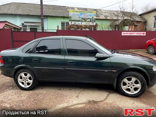 Зеленый Опель Вектра, объемом двигателя 20 л и пробегом 500 тыс. км за 3500 $, фото 1 на Automoto.ua