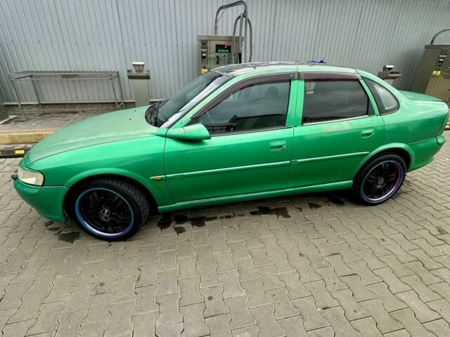 Зеленый Опель Вектра, объемом двигателя 2.5 л и пробегом 327 тыс. км за 2500 $, фото 1 на Automoto.ua