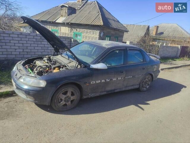 Зеленый Опель Вектра, объемом двигателя 2 л и пробегом 300 тыс. км за 800 $, фото 1 на Automoto.ua