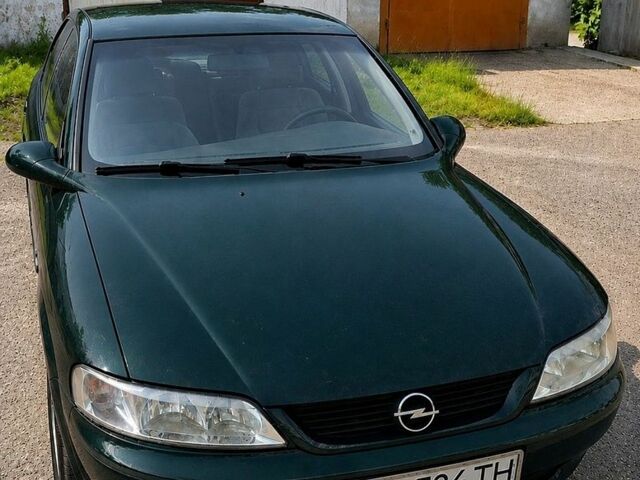 Зелений Опель Вектра, об'ємом двигуна 2 л та пробігом 585 тис. км за 2200 $, фото 1 на Automoto.ua