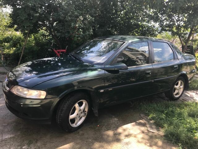 Зеленый Опель Вектра, объемом двигателя 1.8 л и пробегом 250 тыс. км за 2300 $, фото 1 на Automoto.ua