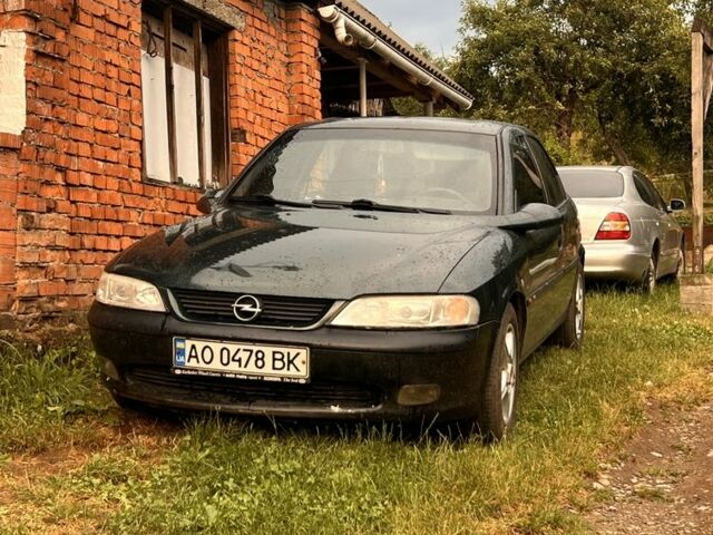 Зелений Опель Вектра, об'ємом двигуна 1.8 л та пробігом 327 тис. км за 2200 $, фото 1 на Automoto.ua