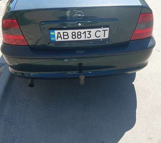 Зеленый Опель Вектра, объемом двигателя 1.8 л и пробегом 480 тыс. км за 1500 $, фото 1 на Automoto.ua