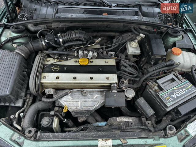 Зелений Опель Вектра, об'ємом двигуна 1.8 л та пробігом 356 тис. км за 2600 $, фото 1 на Automoto.ua