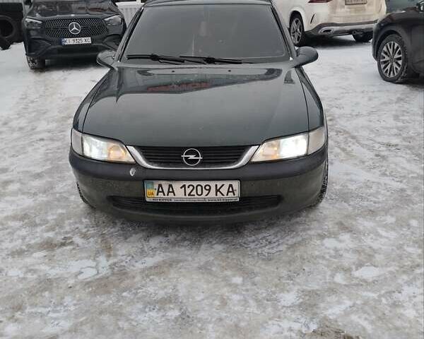 Зеленый Опель Вектра, объемом двигателя 1.59 л и пробегом 400 тыс. км за 2700 $, фото 1 на Automoto.ua
