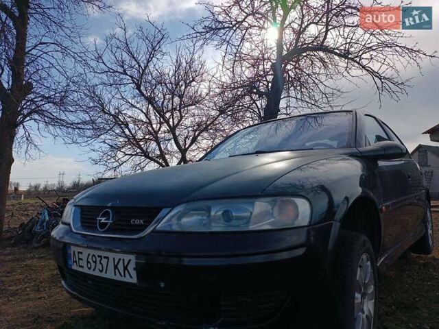 Зеленый Опель Вектра, объемом двигателя 2.5 л и пробегом 358 тыс. км за 2700 $, фото 1 на Automoto.ua