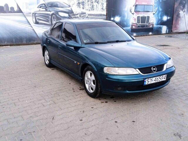 Зелений Опель Вектра, об'ємом двигуна 1.6 л та пробігом 244 тис. км за 1500 $, фото 1 на Automoto.ua