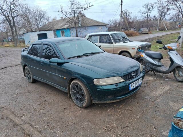 Зелений Опель Вектра, об'ємом двигуна 2.5 л та пробігом 3 тис. км за 1671 $, фото 1 на Automoto.ua